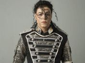 Rodrigo Teaser interpreta o cantor Michael Jackson