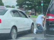 Após levar fechada no trânsito, prefeito parte para briga e nocauteia taxista