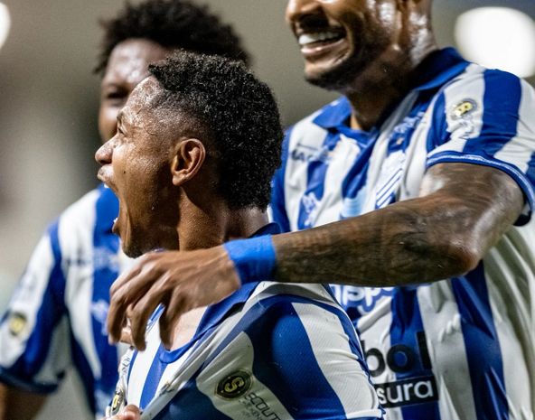 CSA vence o Floresta e cola nos líderes da Série C