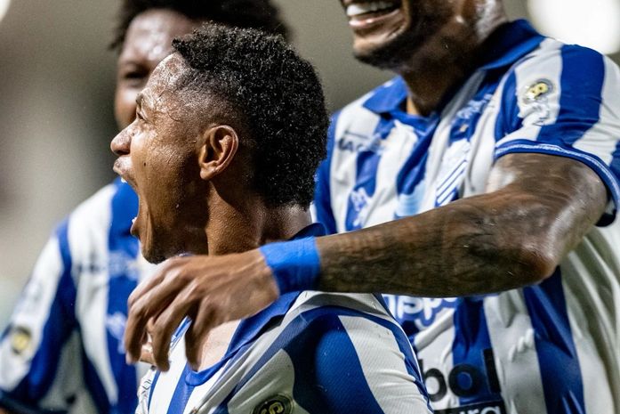 CSA vence o Floresta e cola nos líderes da Série C

