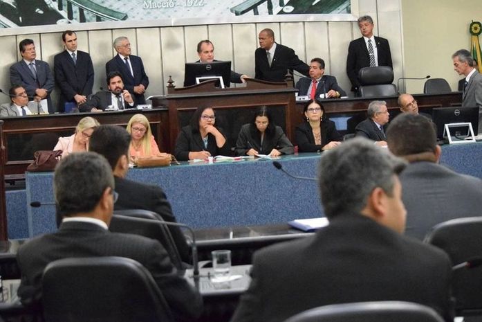 ALE aprova LDO e entra em recesso; projetos polêmicos ficam para depois
