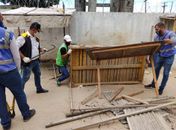 Prefeitura de Maceió remove barracas abandonadas em praça do Eustáquio Gomes