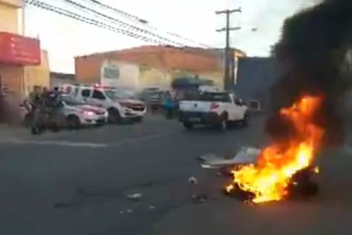Moradores afirma que estão há mais de 20 dias com abastecimento de água ineficiente.