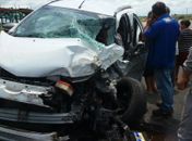 Colisão entre carro e caminhão deixa uma pessoa ferida