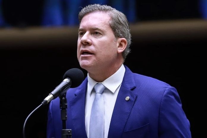 Marx Beltrão assina PEC para criação do piso salarial nacional para policiais civis, militares e bombeiros