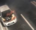 Vídeo: carro de passeio incendeia na Avenida Leste-Oeste