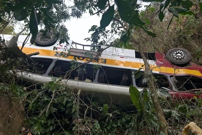 Justiça determina remoção de ônibus da tragédia na Serra da Barriga em até 72 horas