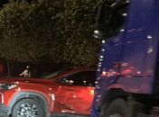 Caçamba e carro de passeio colidem em trecho da AL-220, em Arapiraca