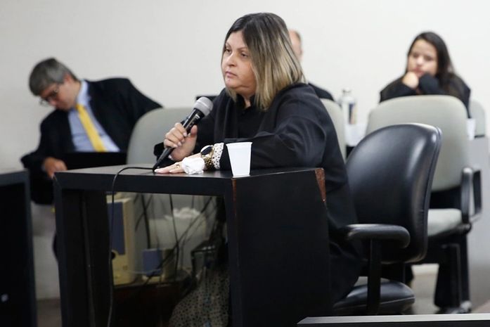 Júri condena acusada de mandar matar médico a 19 anos e 3 meses de prisão