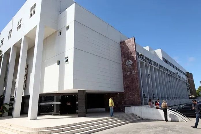 Motorista acusado de causar acidente que matou dois motociclistas na Fernandes Lima vai a júri