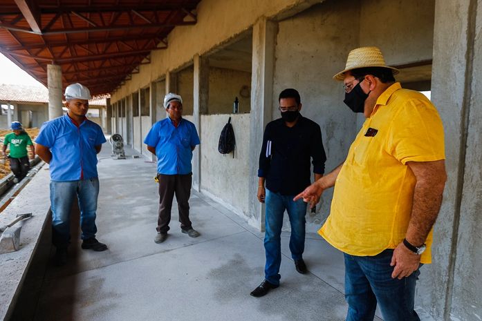 Prefeito Gilberto Gonçalves fiscaliza construção de escola de grande porte no Conjunto Antônio Lins em Rio Largo