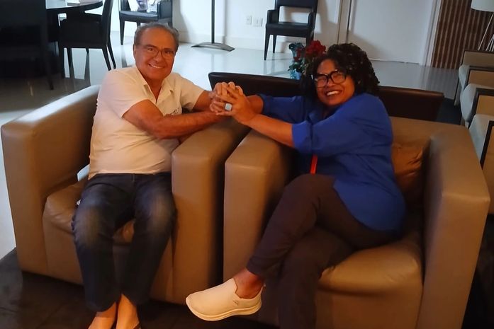 Qual o tema da nossa conversa hoje, Arísia Barros?- perguntou o senador Renan Calheiros. Cale-se! -respondeu esta ativista. Eita!