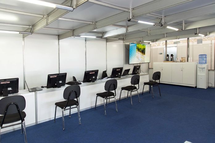 Local oferece serviços e orientação para os moradores no processo de realocação e de compensação financeira.