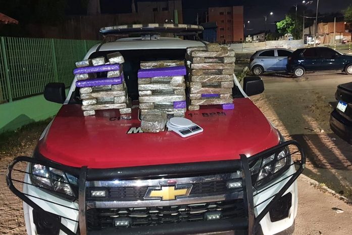 PM apreende cerca de 45 kg de maconha e prende dois suspeitos, em Maceió