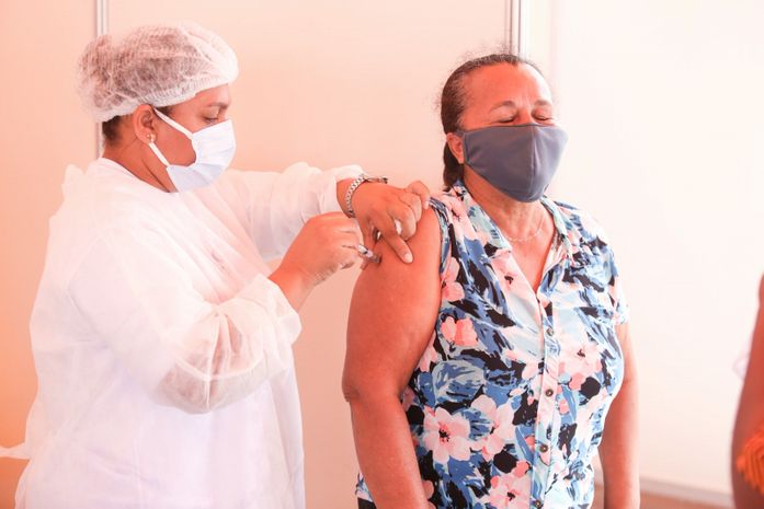 Vacinação chega às pessoas acima de 53 anos em Rio Largo