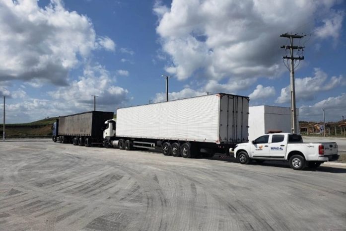 Operação da Sefaz retém 4257 caixas de bebidas sem nota fiscal em Arapiraca.