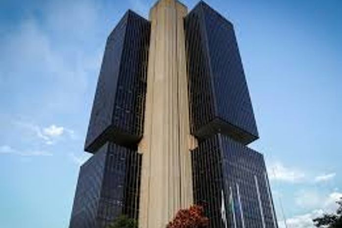 Banco Central mantém juros básicos no menor nível da história