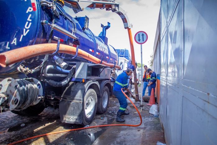Prefeitura de Maceió autua estabelecimentos por lançamento de esgoto na rede de drenagem no Jacintinho