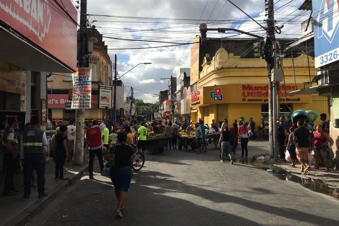 Ambulantes e guardas municipais entram em confronto no Centro