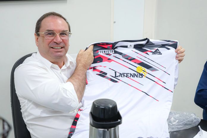 Prefeito Luciano Barbosa recebe diretores da Liga Arapiraquense de Tênis