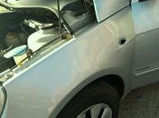 Carro estacionado na via foi atingido pelos disparos, durante atentado a tiros na parte alta de Arapiraca.