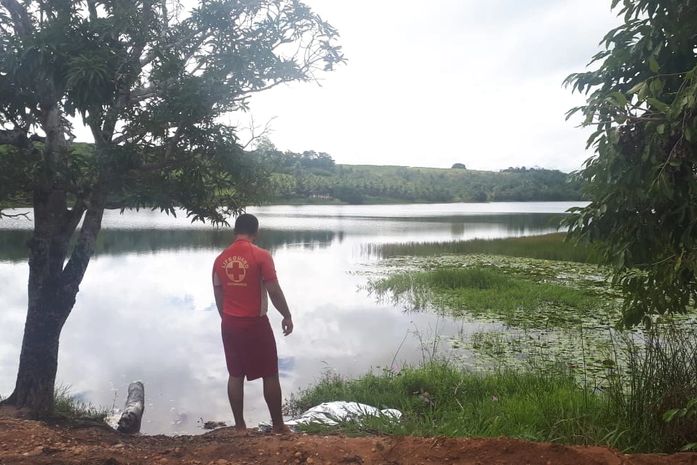 Corpo de homem é encontrado boiando