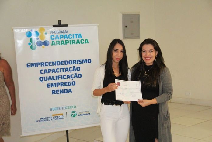 Prefeitura realiza entrega de certificados as primeiras turmas do Capacita Arapiraca