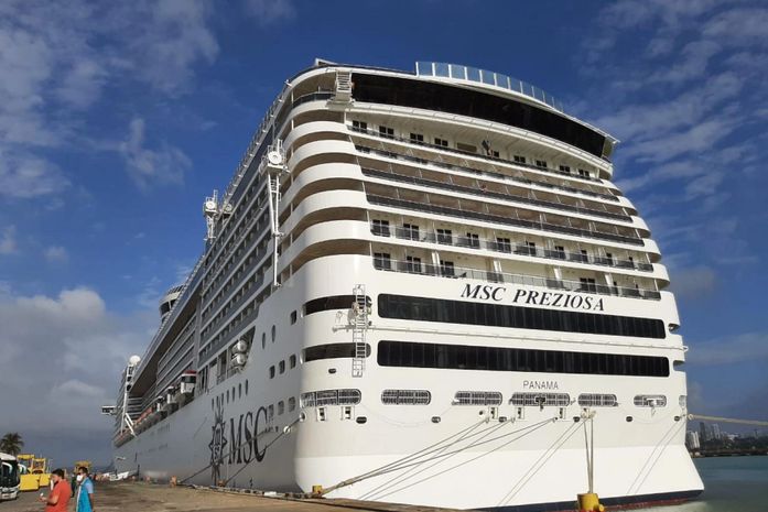 COM 3 mil passageiros, navio atraca no Porto de Maceió