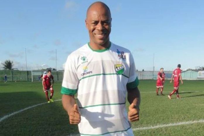 Sem propostas de clubes alagoanos, atacante Denílson deixa em aberto futuro como profissional