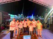 Anadienses e visitantes celebram chegada de Ano Novo com queima de fogos e shows