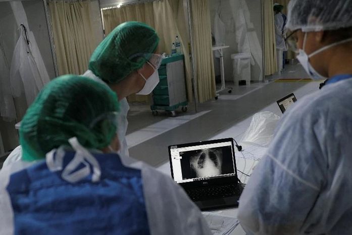 Brasil registra 915 novas mortes por Covid, maior número em mais de um mês