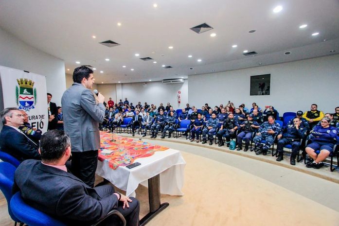 Rui Palmeira parabeniza a Guarda Municipal pelo seu empenho e compromisso.
