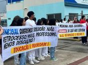 Aspro-Uncisal realiza protesto, diz que situação de professores é "critica" e pede que Governo do Estado assine processos para resolver a questão