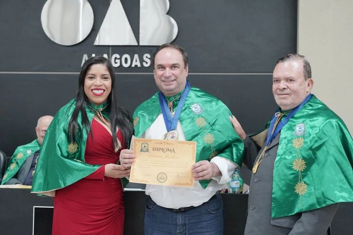 Prefeito Luciano recebe comenda e parabeniza Acala pelos 35 anos em defesa da cultura e da educação em Arapiraca