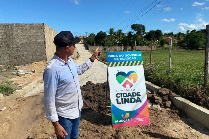 Prefeito de Anadia acompanha obras do Minha Cidade Linda