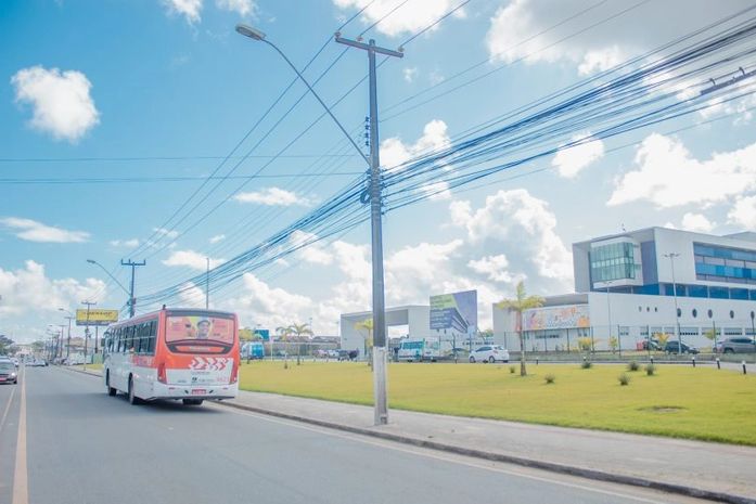 Pontos em frente ao hospital serão instalados dos dois lados da via.