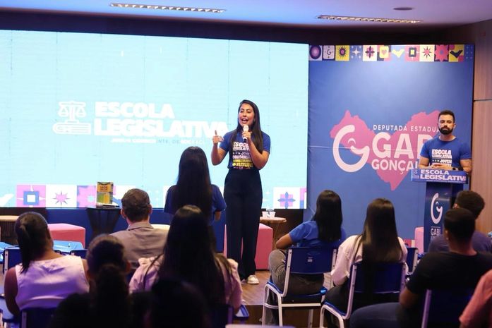 Escola Legislativa da deputada Gabi Gonçalves oferece capacitação em oratória com a fonoaudióloga Gabriela Sóstenes para estudantes do ensino superior
