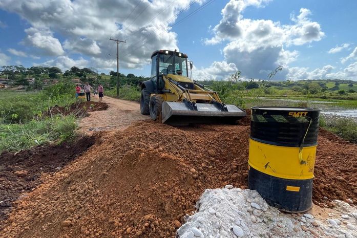 Prefeitura recupera estradas e dique no povoado Marizeiro com o programa Reconstruir Penedo