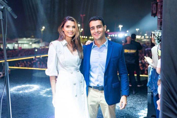 Prefeito JHC acompanhado da primeira-dama, Marina Candia, durante Massayó Gospel