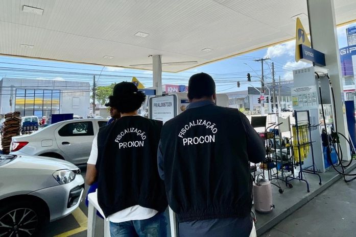 Após aumento abusivo nos preços, postos de combustíveis de Maceió são autuados pelo Procon
