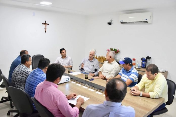 São José da Laje: Rodrigo Valença recebe prefeitos da região e discute medidas preventivas contra enchentes.