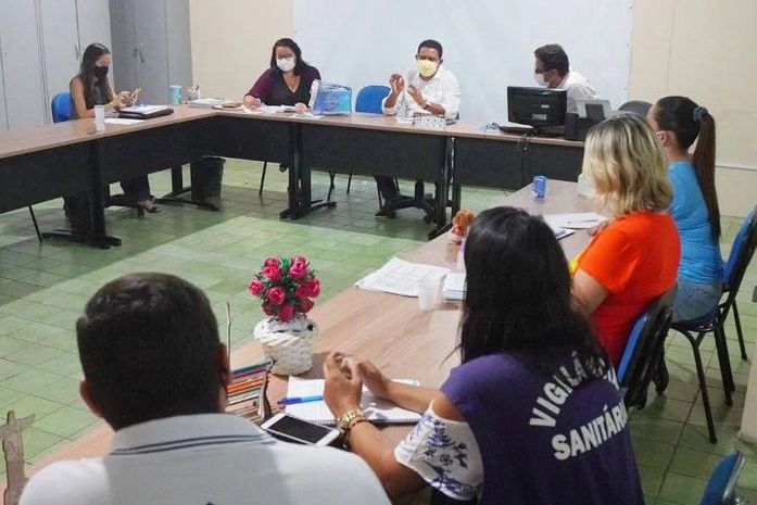 Prefeitura discute plano de trabalho para volta às aulas da rede pública