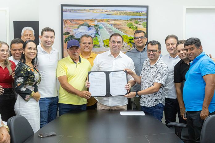 Prefeito Luciano Barbosa anuncia pavimentação e novo corredor de tráfego em Arapiraca