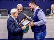 Leonardo Dias entrega título de cidadão honorário a Dom Henrique Soares da Costa