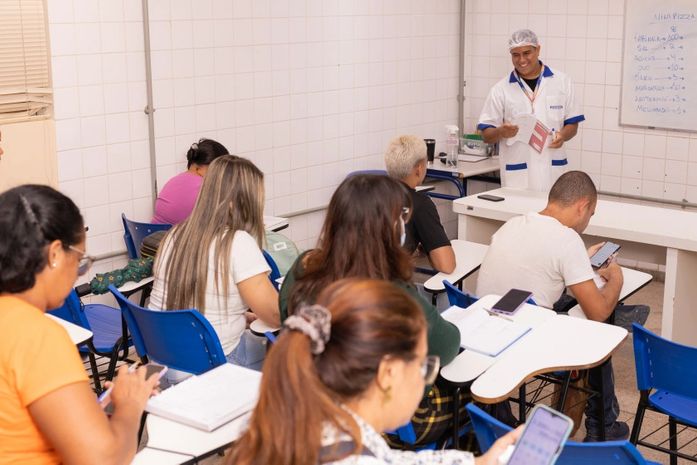 Mais de 600 alunos iniciam cursos profissionalizantes pelo Emprega Jovem
