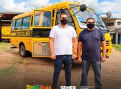 Prefeito Tiago Freitas ao lado do secretário de Educação Jeocondes Barbosa 