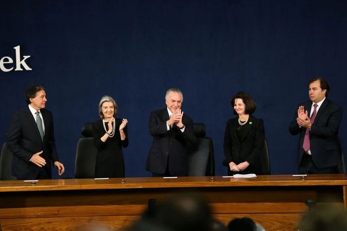 Posse de Raquel Dodge