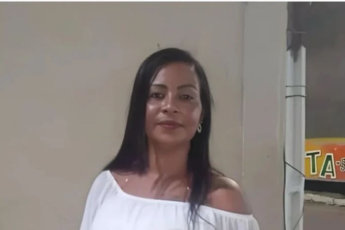  Mulher é morta a facadas na frente da filha de 3 anos em Cajueiro; autor segue foragido