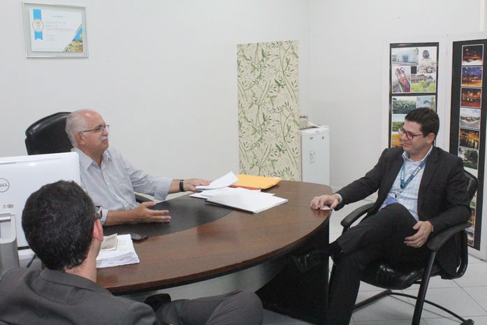 Teófilo recebe novo superintendente regional da Caixa