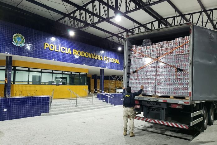 Polícia Rodoviária Federal apreendeu 58 mil latas de cerveja